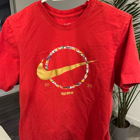 Red Nike Olympics shirt - Picture 2 of 3